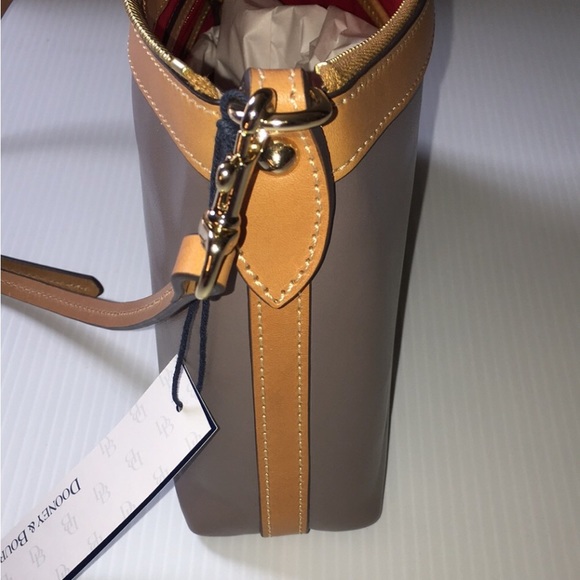 Dooney & Bourke NWT Wexford Pouchette Crossbody in Taupe - Picture 4 of 12